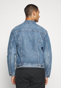 Levi's® TRUCKER JACKET - Casaco de ganga - triad trucker