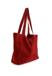 Rød ruskind tote bag med to lange håndtag, blød tekstur, rummelig design og synlig sømdetaljering. Ideel til afslappet brug.