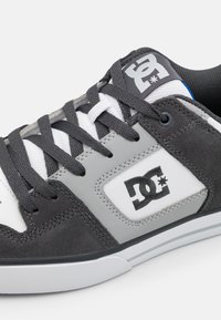 DC Shoes PURE - Sapatilhas - white/grey/red
