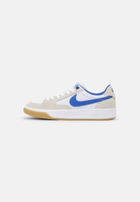 Não selecionado, summit white/hyper royal/white gum/light brown