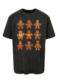 Camiseta negra con un gráfico de diez figuras de pan de jengibre, con acentos coloridos que representan a personajes de superhéroes en varias poses.