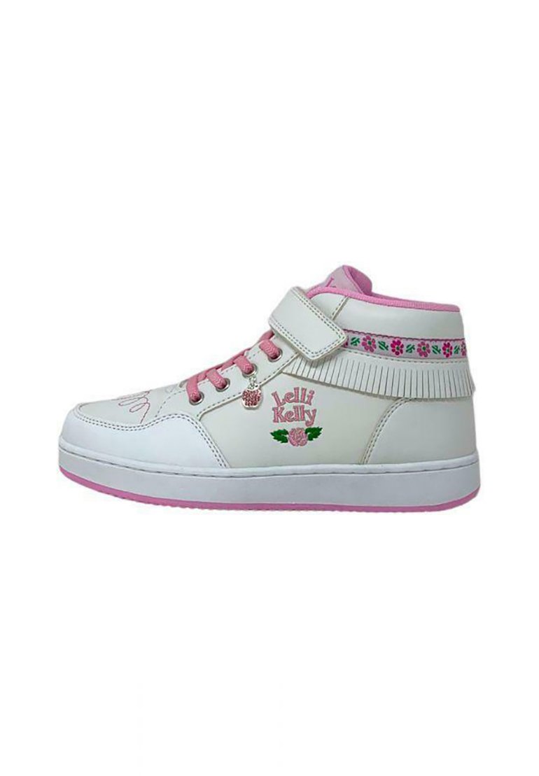 Sneaker bianco alta con accenti rosa, fiori decorativi, chiusura con lacci e velcro, caratterizzato da un logo e dettagli testurizzati sul lato.