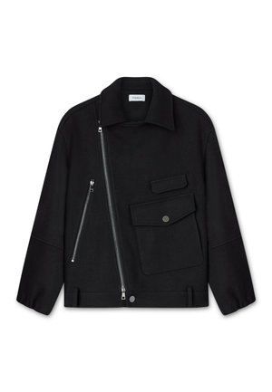 Schwarze Wolljacke mit breitem Kragen, asymmetrischem Frontreißverschluss und einer aufgesetzten Tasche. Verfügt über klare Linien und einen strukturierten Stoff.