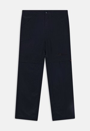Marineblauwe cargobroek van duurzaam materiaal met een rechtlopende pasvorm, meerdere zakken en subtiele branding aan de voorkant.