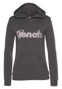 Grijze hoodie gemaakt van zacht materiaal. Heeft een voorzak en een groot, metallic zilveren "Bench" logo over de borst.