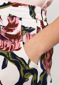 ICHI Šortky - light pink