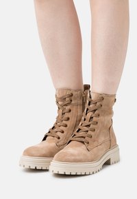 Geox Stivaletti stringati - brown