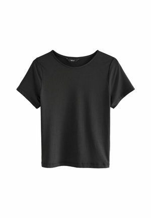 Must värvi lühikeste varrukatega T-särk, mis on valmistatud siledast ja kergest kangast. Omab ümmargust kaela ja lõdva istuvust. Ei ole nähtavaid mustreid ega aksessuaare.