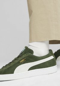 Puma SUEDE CLASSIC XXI UNISEX - Baskets basses - myrtle  white
