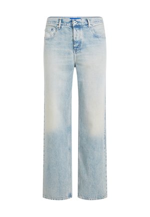 Jean droit bleu clair avec délavage, fermeture avant par bouton et fermeture éclair, et design à cinq poches.