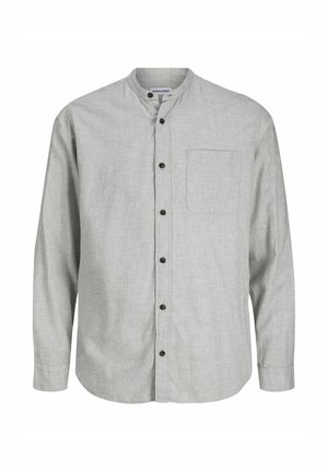 Chemise boutonnée à manches longues grise en tissu texturé. Présente un col mandarin et une poche poitrine avec une patte de boutonnage simple.