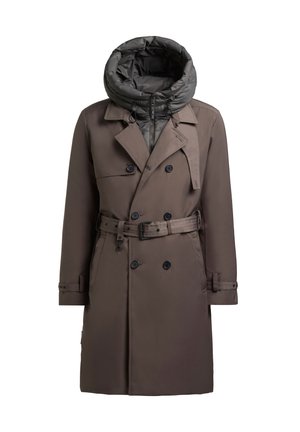 Brauner Trenchcoat mit abnehmbarer grauer gepolsterter Kapuze, Knopfverschluss, Gürtel und seitlichen Taschen. Verfügt über einen glatten Stoff und ein klassisches Design.