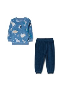 Ensemble de pyjama bleu pour enfants comprenant un haut à manches longues avec un imprimé animal ludique et un pantalon en velours doux bleu foncé avec une taille élastique.