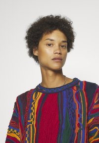 Carlo Colucci UNISEX - Strickpullover - navy/red