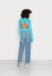 Weekday RAIL MID LOOSE  - Calças de ganga de corte relaxado - honest blue