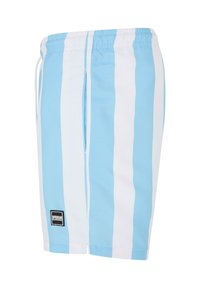 Hellblaue und weiße gestreifte Badeshorts mit elastischem Bund, Kordelzug, Seitentasche und einem schwarzen Urban Classics Logo-Patch.