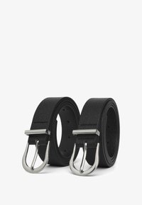 Selezionato, 2x Black