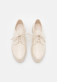 chaussure gothique plateforme