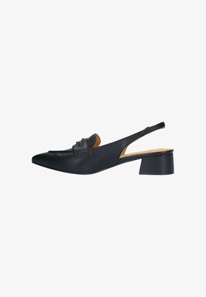Escarpin en cuir noir à bride arrière avec un bout pointu, un petit talon carré et un détail de sangle décoratif à l'avant. Texture lisse avec des accents minimaux.