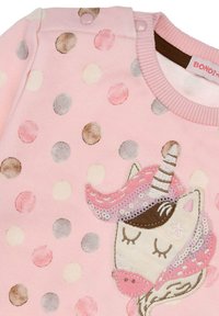 Rosa Sweatshirt mit Punkten in verschiedenen Farben. Es verfügt über ein detailliertes gesticktes Einhorn mit Pailletten und einen Schulterverschluss mit zwei Druckknöpfen.