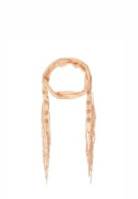 Bufanda beige hecha de una tela ligera, con adornos de cuentas florales y largos flecos en cada extremo para agregar textura y detalle.