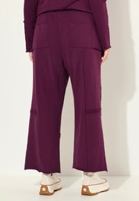 Ulla Popken DECORATIVE SEAM  - Pantaloni - forest berry