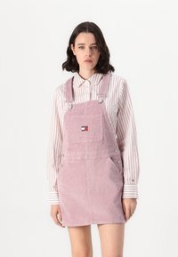 Tommy Jeans DUNGAREE DRESS  - Rochie de zi - valley grape