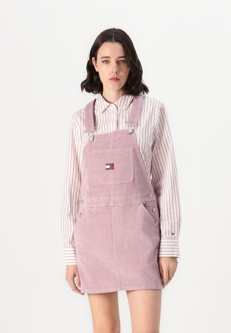 Tommy Jeans DUNGAREE DRESS  - Rochie de zi - valley grape