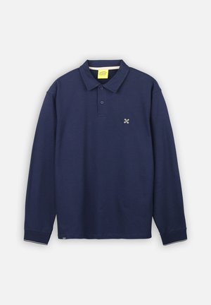 Polo-shirt à manches longues bleu marine avec col, deux boutons, petit logo blanc sur la poitrine et poignets côtelés sur les manches.