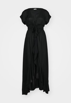 Schwarzes Maxikleid mit lockerem Schnitt, kurzen Ärmeln, V-Ausschnitt, gebundenem Taillengürtel und asymmetrischem Rüschensaum. Hergestellt aus leichtem Material.