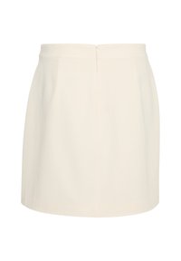Cremefarbener Minirock mit hoher Taille und einem Reißverschluss auf der Rückseite sowie dezenten Seitennähten, präsentiert vor weißem Hintergrund.