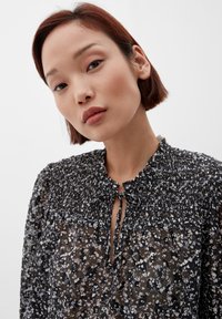 s.Oliver MIT ALLOVERPRINT - Bluse - schwarz