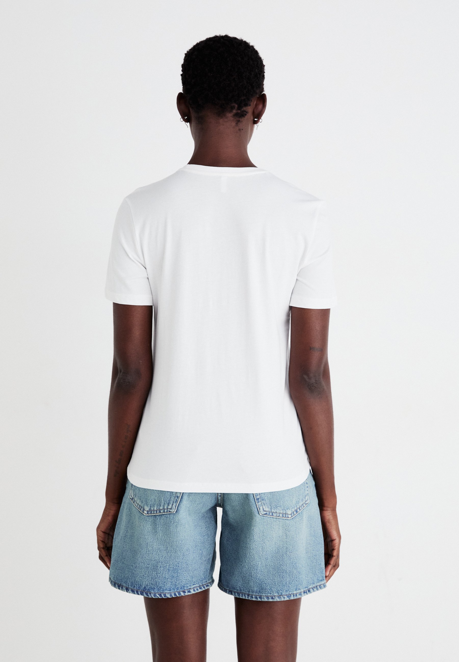 ●PINK PINEAPPLE● LAYERED CUT OUT TSHIRTWHITE m1037_1107016 Sisley-