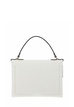 Sac à main rectangulaire blanc avec bordure noire, ferrures dorées et une seule poignée noire arquée sur le dessus.