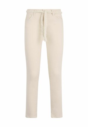 Pantalons beige clair avec une ceinture tressée, cinq poches et une coupe droite. Fabriqués en tissu doux avec une texture lisse.