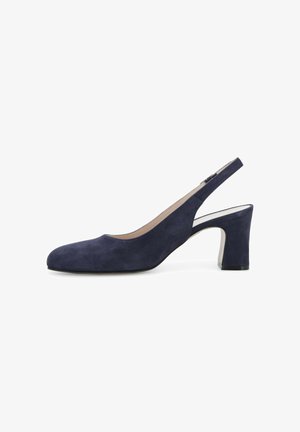Navyblauwe suède slingback met een ronde neus en een blokhak van gemiddelde hoogte, zijaanzicht op een witte achtergrond.