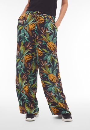 Pantaloni a gamba larga in tessuto nero con un vivace motivo a foglia tropicale in verde, arancione e marrone. Presentano tasche laterali e un laccetto.