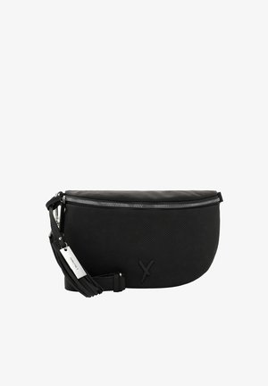 Černá kabelka přes rameno vyrobená z perforovaného materiálu, s uzávěrem na zip, nastavitelným popruhem a texturovaným povrchem s logem.