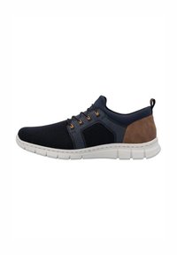 Sneakers pour hommes avec un dessus en maille bleu marine, des accents en cuir marron, une semelle blanche et des œillets orange. Présente une pointe arrondie et un col rembourré.