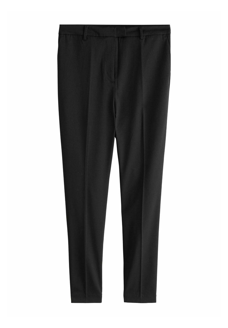 Pantalones negros de una tela suave, con corte ajustado, trabillas para cinturón y cremallera. Las piernas se estrechan hacia los tobillos.