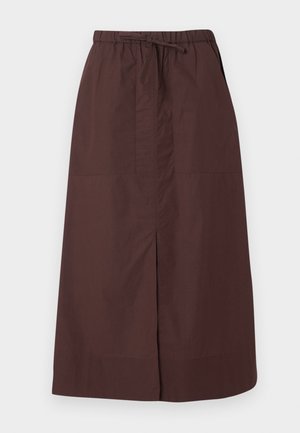 Jupe midi marron avec taille élastique et cordon, fente à l'avant, et coupe droite et décontractée.