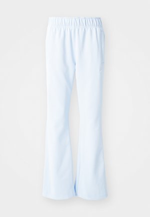 Svetlomodré športové nohavice s rozšíreným spodným okrajom, elastickým pásom a bočnými vreckami. Vyrobené z hladkej, ľahkej tkaniny.