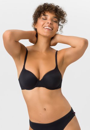Black underwire bra with smooth texture and adjustable straps, featuring a simple design and a seamless cup for a contemporary look.