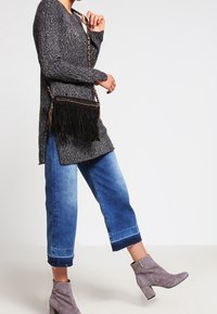 GAP Sweter