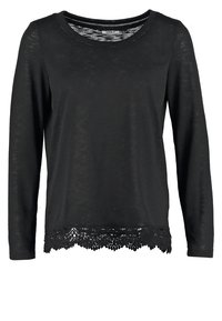 Haut noir à manches longues en tissu léger, avec un ourlet en dentelle et un col rond présentant un léger motif texturé.