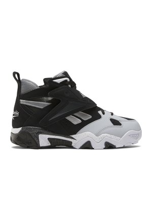Wysokie sportowe buty w kolorach czarnym, szarym i białym z masywną podeszwą i odważnym wzorem paneli, z logo Reebok na pięcie.