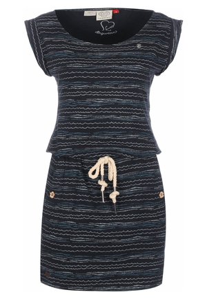 Marineblaues Freizeitkleid mit kurzen Kappenärmeln, weißen und hellblauen wellenförmigen Streifen und einem weiß geknoteten Seilgürtel in der Taille.