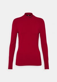 Maglione a maniche lunghe rosso con collo alto realizzato in tessuto morbido. Presenta un design aderente e un logo sottile sul collo. Texture liscia.