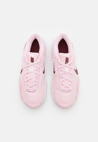 Nike Performance LEGEND ESSENTIAL 3 - Tenisice za trening - pink foam/dark team red/fierce pink/platinum tint