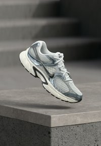 Δεν επιλέχθηκε, photon dust/dark smoke grey/smoke grey/light smoke grey/sail